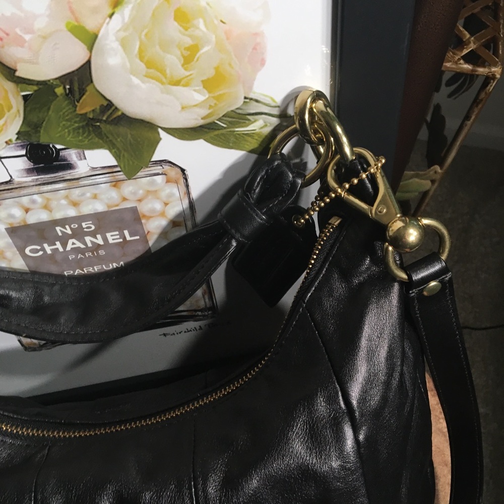 COACH PRE-LOVED AUTHENTIC GENUINE BLACK LEATHER & GOLD HARDWARE CROSSBODY BAG - Picture 8 of 17